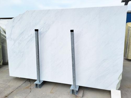 Supply diamondcut slabs 0.8 cm in natural marble Acquabianca D0494. Detail image pictures 