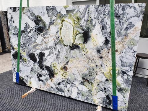 Supply polished slabs 0.8 cm in natural marble AMAZONIA 1386. Detail image pictures 