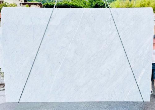 Supply rough slabs 0.8 cm in natural marble BIANCO CARRARA C D210930. Detail image pictures 