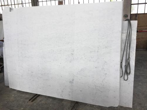 Supply rough slabs 0.8 cm in natural marble BIANCO CARRARA C 2809. Detail image pictures 