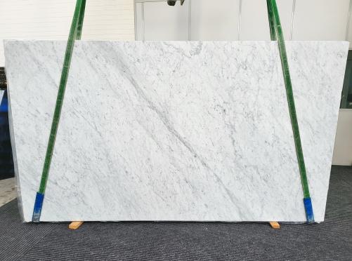 Supply honed slabs 0.8 cm in natural marble BIANCO CARRARA C 1749. Detail image pictures 