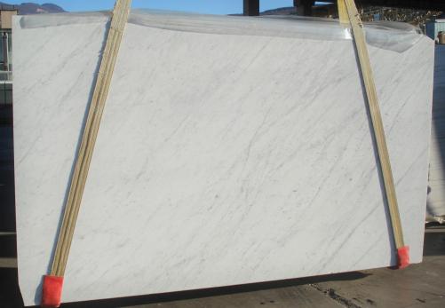 Supply honed slabs 1.2 cm in natural marble BIANCO CARRARA C 2273. Detail image pictures 