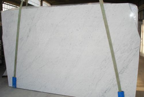 Supply honed slabs 1.2 cm in natural marble BIANCO CARRARA C 2274. Detail image pictures 