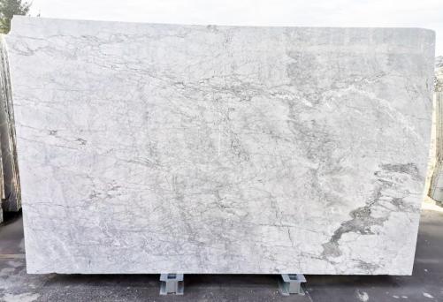 Supply honed slabs 0.8 cm in natural marble BIANCO CARRARA CD A0806. Detail image pictures 