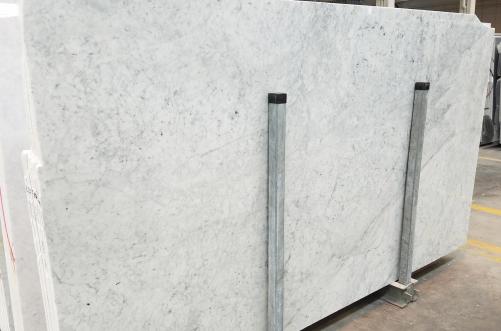Supply polished slabs 1.2 cm in natural marble BIANCO CARRARA 1693M. Detail image pictures 