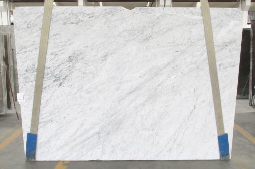 Supply polished slabs 1.2 cm in natural marble BIANCO CARRARA 1662M. Detail image pictures 