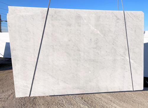 Supply polished slabs 0.8 cm in natural marble BIANCO CARRARA 2272. Detail image pictures 
