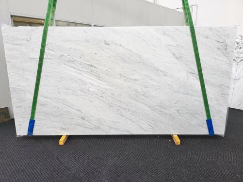 Supply honed slabs 0.8 cm in natural marble BIANCO CARRARA 1676. Detail image pictures 