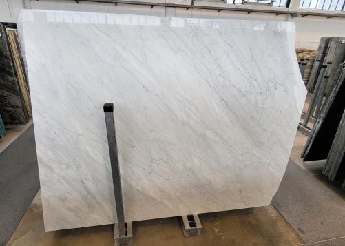 Supply polished slabs 0.8 cm in natural marble BIANCO CARRARA C0765. Detail image pictures 