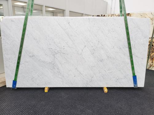 Supply honed slabs 0.8 cm in natural marble BIANCO CARRARA 1784. Detail image pictures 