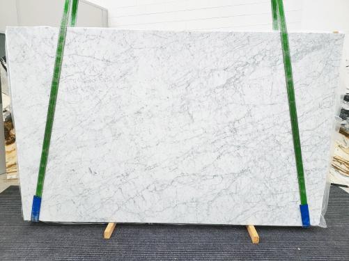 Supply honed slabs 0.8 cm in natural marble BIANCO CARRARA 1816. Detail image pictures 