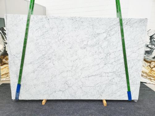 Supply honed slabs 0.8 cm in natural marble BIANCO CARRARA 1816. Detail image pictures 