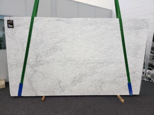 Supply honed slabs 3 cm in natural marble BIANCO CARRARA 1924. Detail image pictures 