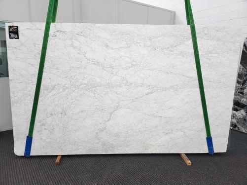 Supply honed slabs 1.2 cm in natural marble BIANCO CARRARA 1924. Detail image pictures 