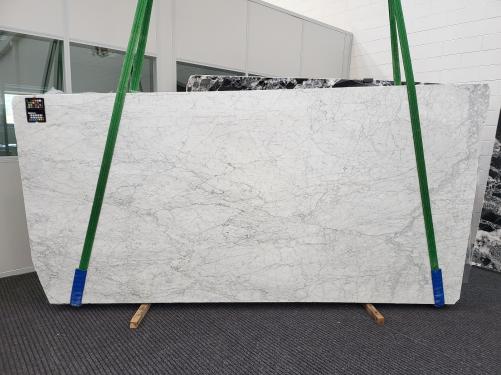 Supply polished slabs 3 cm in natural marble BIANCO CARRARA 1925. Detail image pictures 