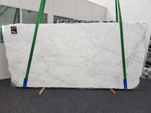 Supply honed slabs 1.2 cm in natural marble BIANCO CARRARA 1925. Detail image pictures 