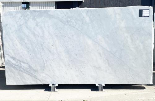 Supply honed slabs 0.8 cm in natural marble BIANCO SUPERIORE D0150. Detail image pictures 