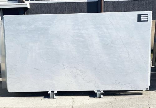 Supply honed slabs 0.8 cm in natural marble BIANCO SUPERIORE D0142. Detail image pictures 