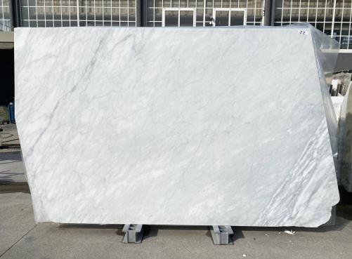 Supply honed slabs 0.8 cm in natural marble BIANCO SUPERIORE D0133. Detail image pictures 