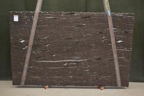 Supply polished slabs 0.8 cm in natural granite BROWN SILK 2622. Detail image pictures 