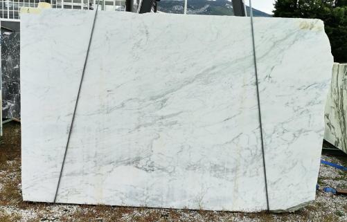 Supply sawn slabs 0.8 cm in natural marble CALACATTA ARNI Z0195. Detail image pictures 
