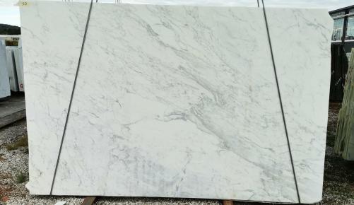 Supply sawn slabs 0.8 cm in natural marble CALACATTA ARNI Z0195. Detail image pictures 