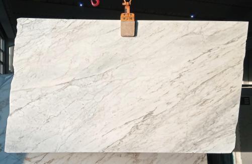 Supply polished slabs 0.8 cm in natural marble CALACATTA ARNI Z0175. Detail image pictures 