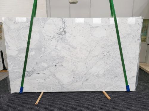 Supply polished slabs 0.8 cm in natural marble CALACATTA ARNI 1483. Detail image pictures 