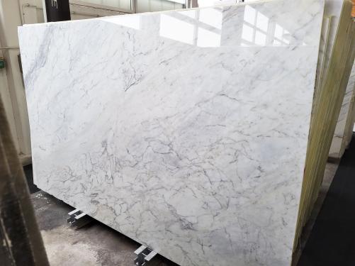 Supply polished slabs 0.8 cm in natural marble CALACATTA ARNI D0334A. Detail image pictures 