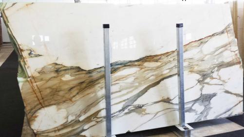 Supply polished slabs 0.8 cm in natural marble CALACATTA BORGHINI LA29. Detail image pictures 