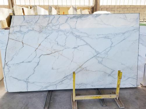 Supply polished slabs 0.8 cm in natural marble CALACATTA BORGHINI 1764. Detail image pictures 