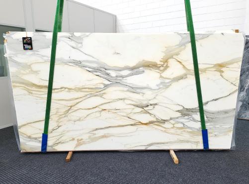 Supply honed slabs 0.8 cm in natural marble CALACATTA BORGHINI xx1833. Detail image pictures 