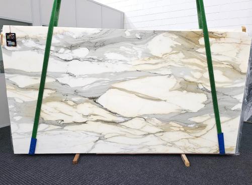 Supply honed slabs 0.8 cm in natural marble CALACATTA BORGHINI xx1833. Detail image pictures 