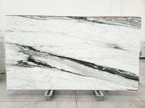 Supply honed slabs 0.8 cm in natural marble CALACATTA CALDIA 1751. Detail image pictures 