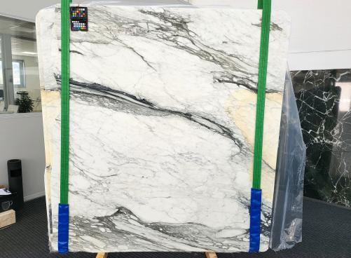 Supply honed slabs 0.8 cm in natural marble CALACATTA CALDIA 1911. Detail image pictures 