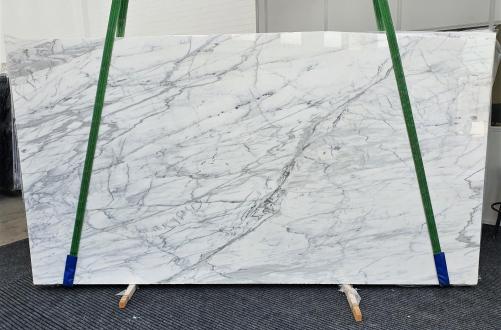 Supply polished slabs 0.8 cm in natural marble CALACATTA CARRARA 1358. Detail image pictures 