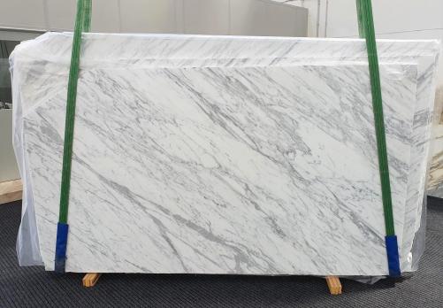 Supply honed slabs 1.2 cm in natural marble CALACATTA CARRARA #1370. Detail image pictures 