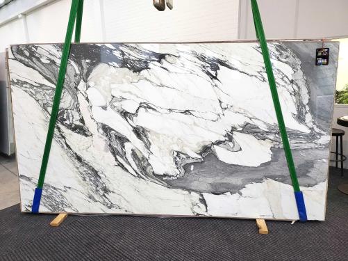 Supply polished slabs 0.8 cm in natural marble CALACATTA CORCHIA 1896. Detail image pictures 