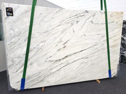 Supply honed slabs 0.8 cm in natural marble CALACATTA CREMO xx1929. Detail image pictures 