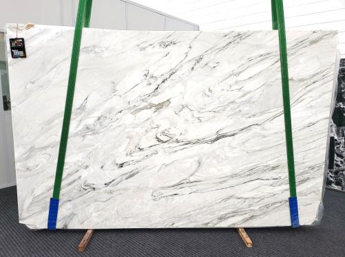 Supply honed slabs 0.8 cm in natural marble CALACATTA CREMO xx1929. Detail image pictures 