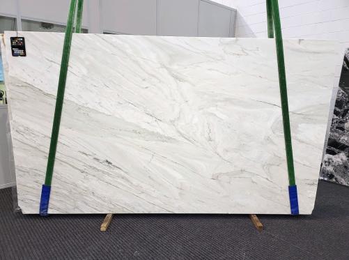 Supply honed slabs 1.2 cm in natural marble CALACATTA CREMO 1948. Detail image pictures 