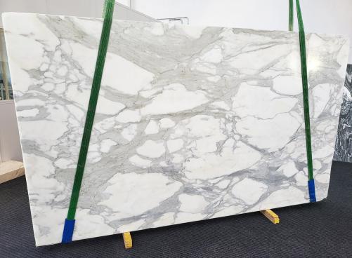 Supply sawn slabs 1.2 cm in natural marble CALACATTA EXTRA 1560. Detail image pictures 