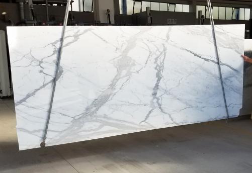 Supply polished slabs 0.8 cm in natural marble CALACATTA EXTRA 2256. Detail image pictures 