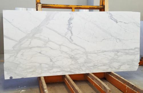 Supply sawn slabs 0.8 cm in natural marble CALACATTA EXTRA 2256. Detail image pictures 