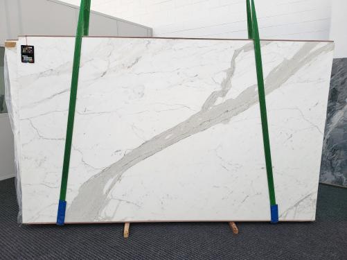 Supply honed slabs 0.8 cm in natural marble CALACATTA EXTRA xx1842. Detail image pictures 