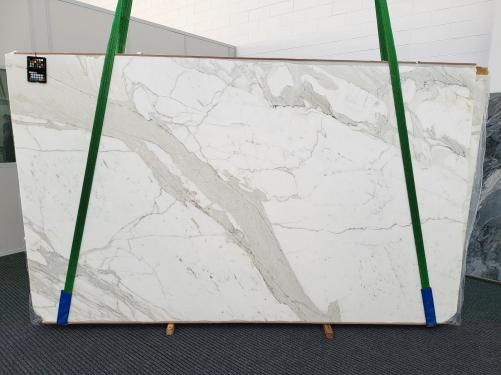 Supply honed slabs 0.8 cm in natural marble CALACATTA EXTRA xx1842. Detail image pictures 