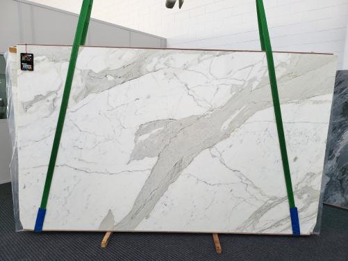 Supply honed slabs 1.2 cm in natural marble CALACATTA EXTRA xx1842. Detail image pictures 