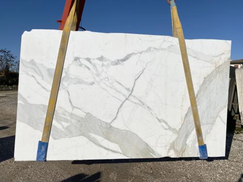 Supply sawn slabs 1.2 cm in natural marble CALACATTA EXTRA 3793. Detail image pictures 