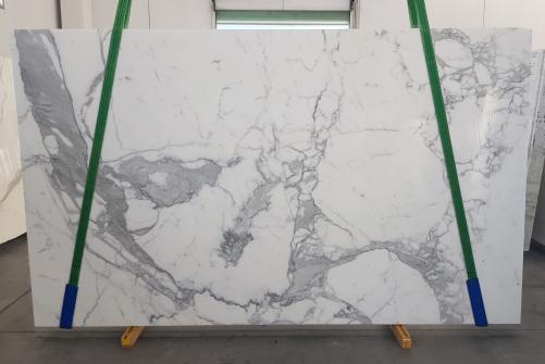 Supply honed slabs 0.8 cm in natural marble CALACATTA EXTRA 1145. Detail image pictures 
