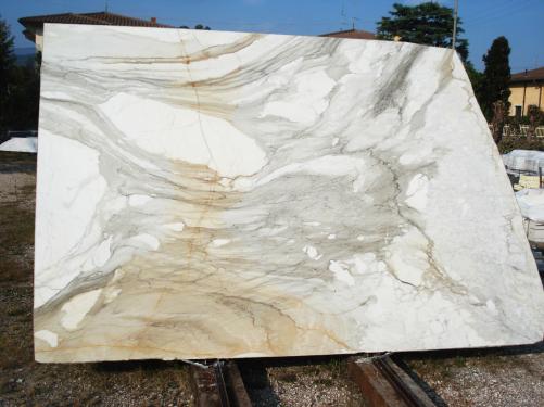 Supply sawn slabs 0.8 cm in natural marble CALACATTA MACCHIAVECCHIA 2388. Detail image pictures 